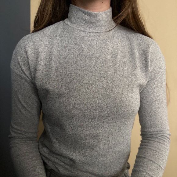 Dynamite Long Sleeve Grey Turtleneck Sweater - Picture 2 of 3